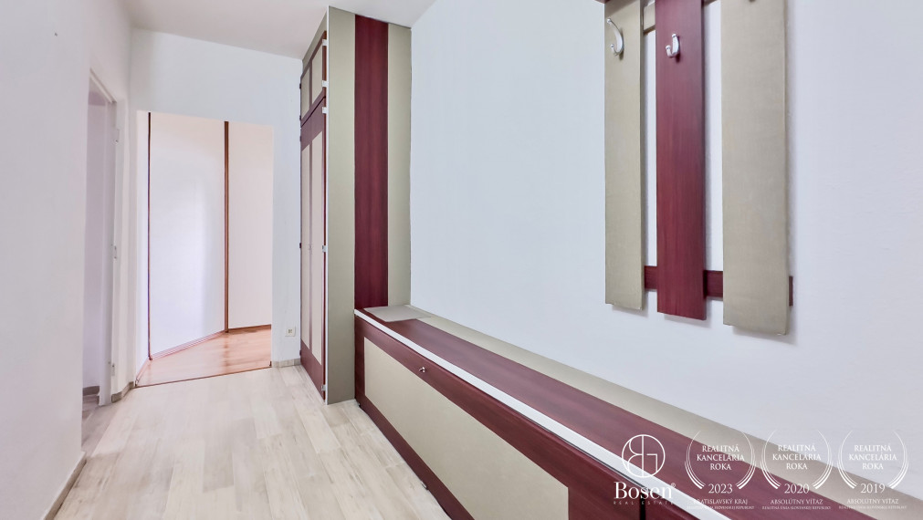 BOSEN | PREDANÉ | Väčší 2-izbový 64 m2 byt Veľký Krtíš