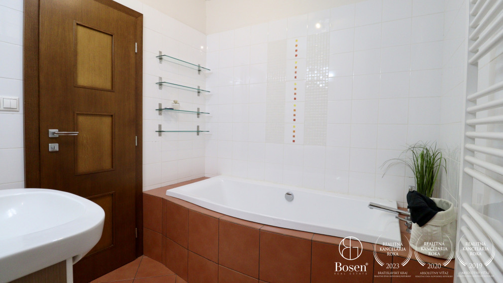 BOSEN | REZERVOVANÉ 5 izbový byt s garážou a HOBBY miestnosťou