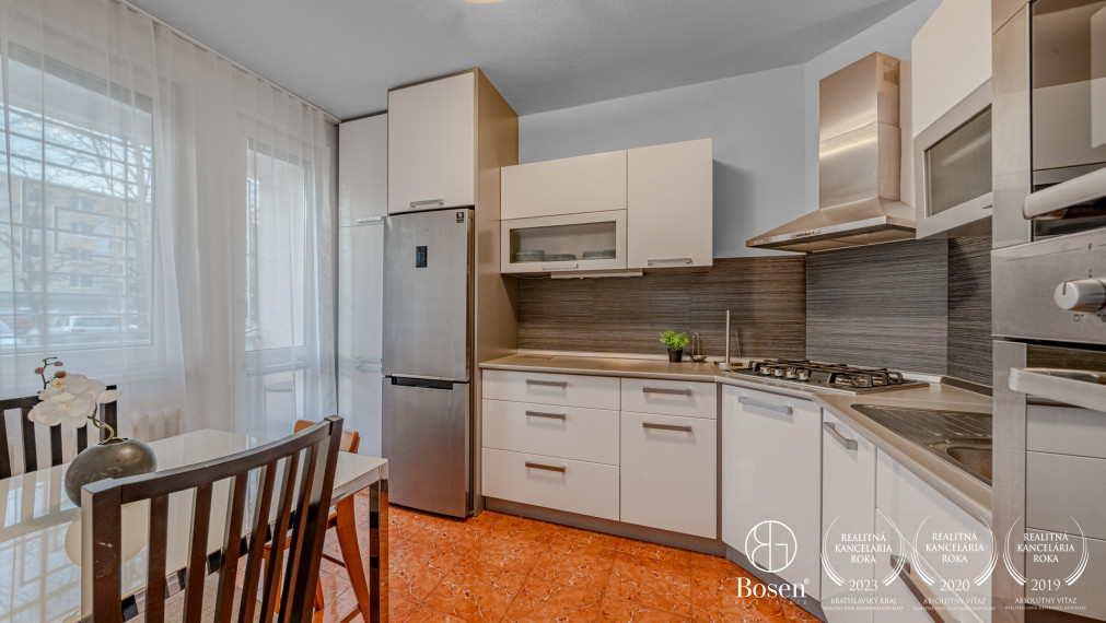 REZERVOVANÉ - BOSEN | Zariadený 3i byt v pokojnej časti BA - Dúbravka, Valachovej