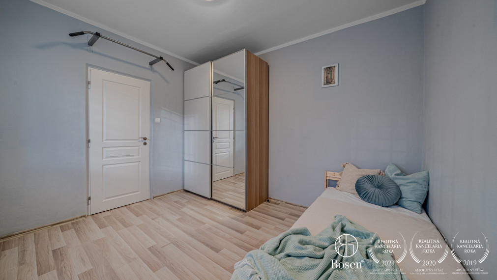 REZERVOVANÉ - BOSEN | Zariadený 3i byt v pokojnej časti BA - Dúbravka, Valachovej