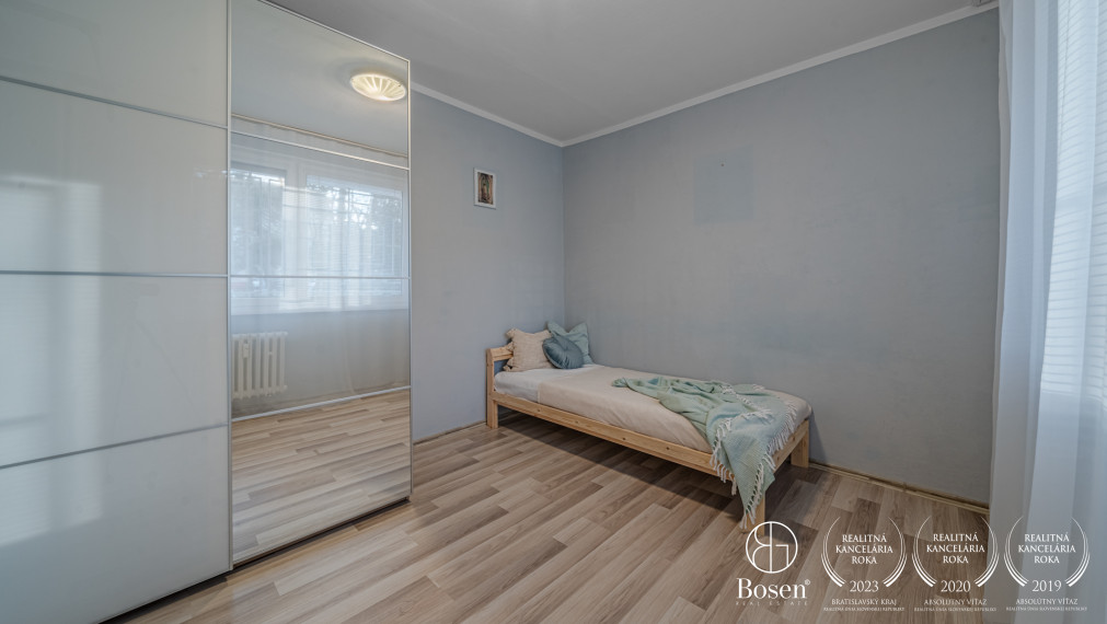 REZERVOVANÉ - BOSEN | Zariadený 3i byt v pokojnej časti BA - Dúbravka, Valachovej