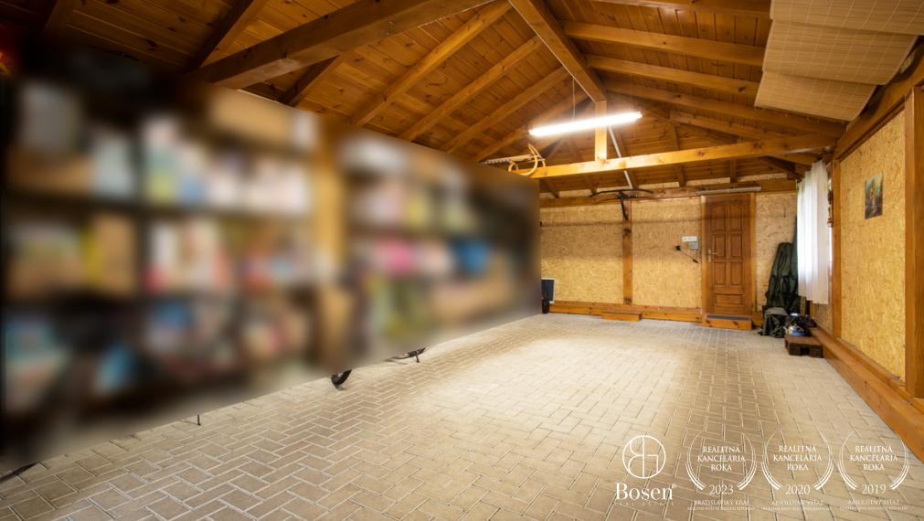 BOSEN | Rodinný dom s predajňou, skladom a zariadeným kozmetickým salónom.