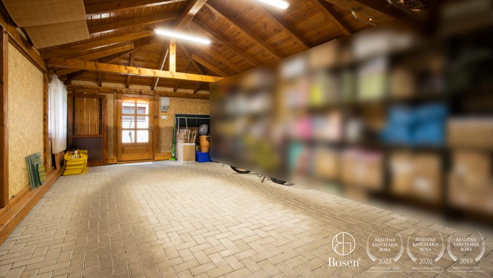 BOSEN | Rodinný dom s predajňou, skladom a zariadeným kozmetickým salónom.