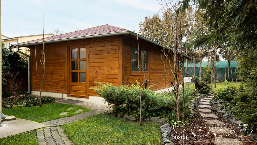 BOSEN | Rodinný dom s predajňou, skladom a zariadeným kozmetickým salónom.