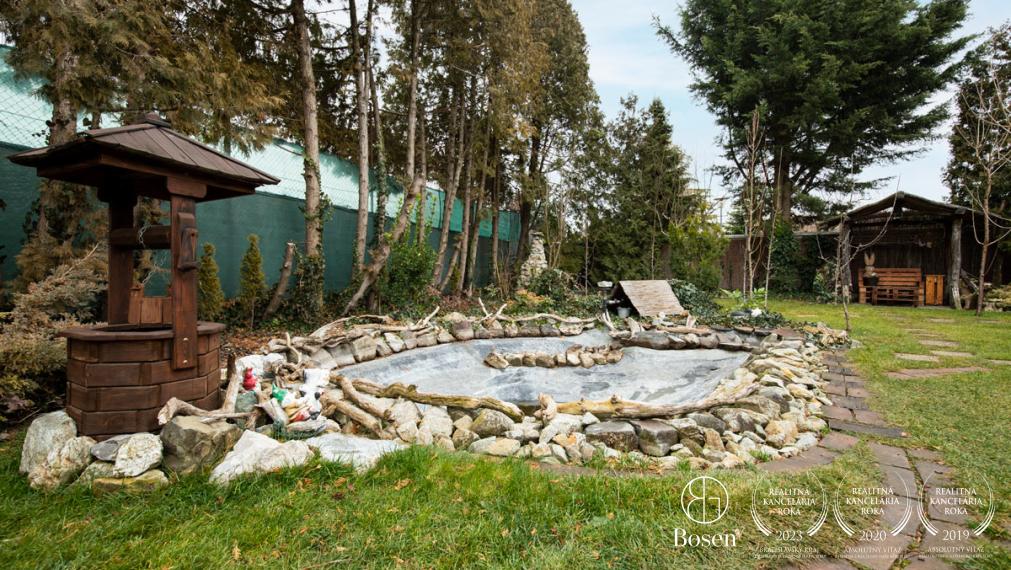 BOSEN | Rodinný dom s predajňou, skladom a zariadeným kozmetickým salónom.