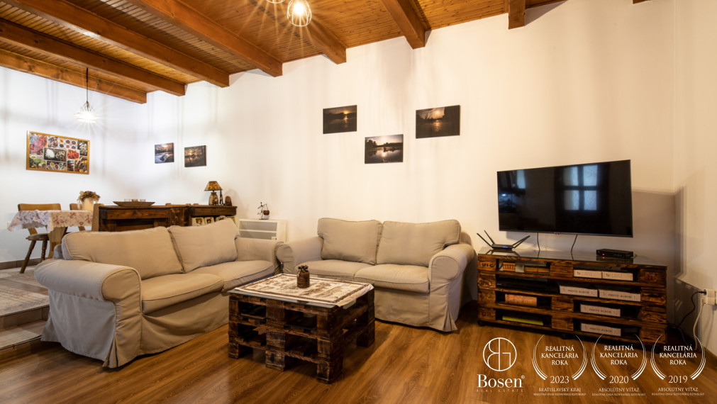 BOSEN | Rodinný dom s predajňou, skladom a zariadeným kozmetickým salónom.