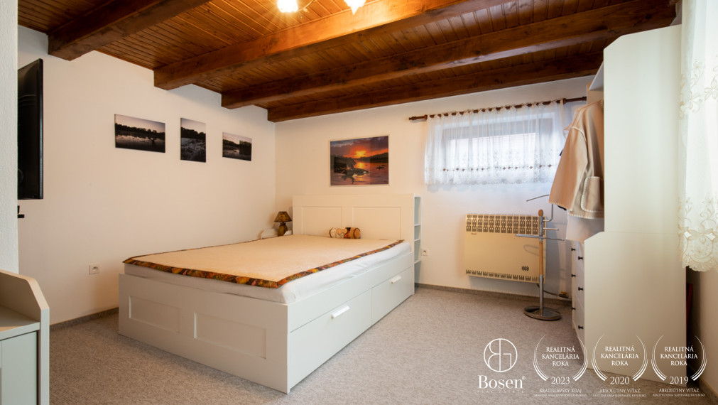 BOSEN | Rodinný dom s predajňou, skladom a zariadeným kozmetickým salónom.