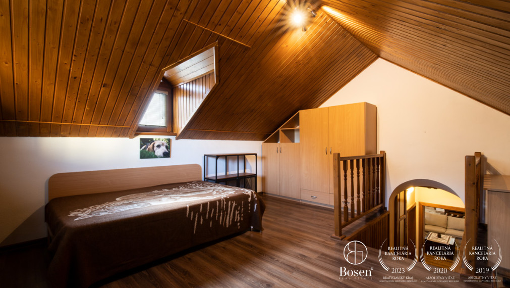 BOSEN | Rodinný dom s predajňou, skladom a zariadeným kozmetickým salónom.