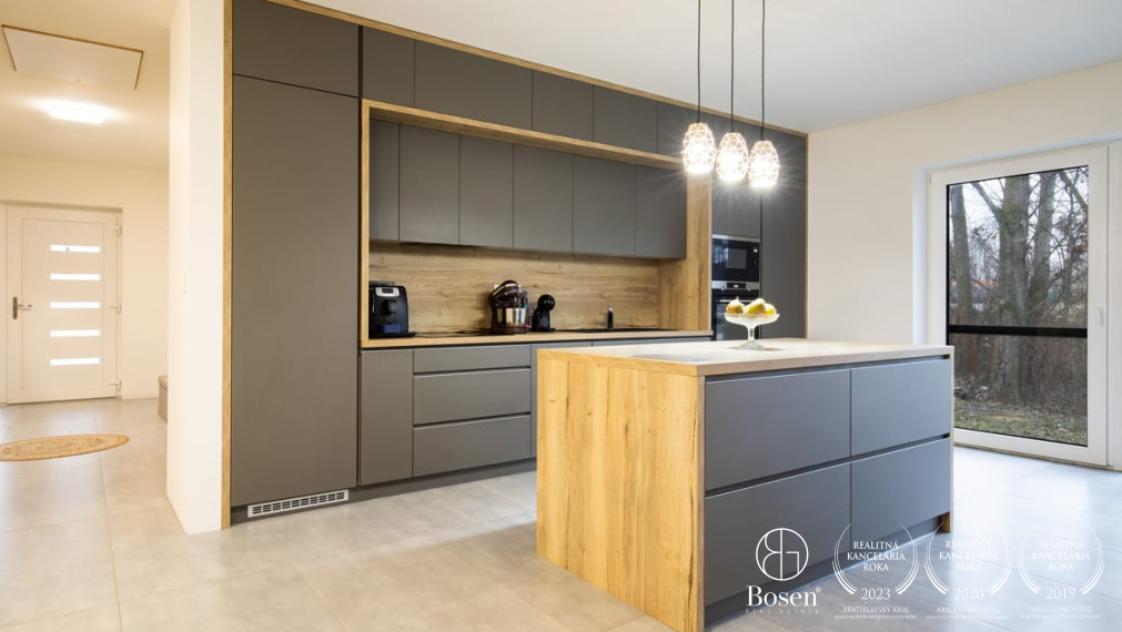 BOSEN | Rodinný dom pre náročných v tichu lesa - Dunajský Klátov