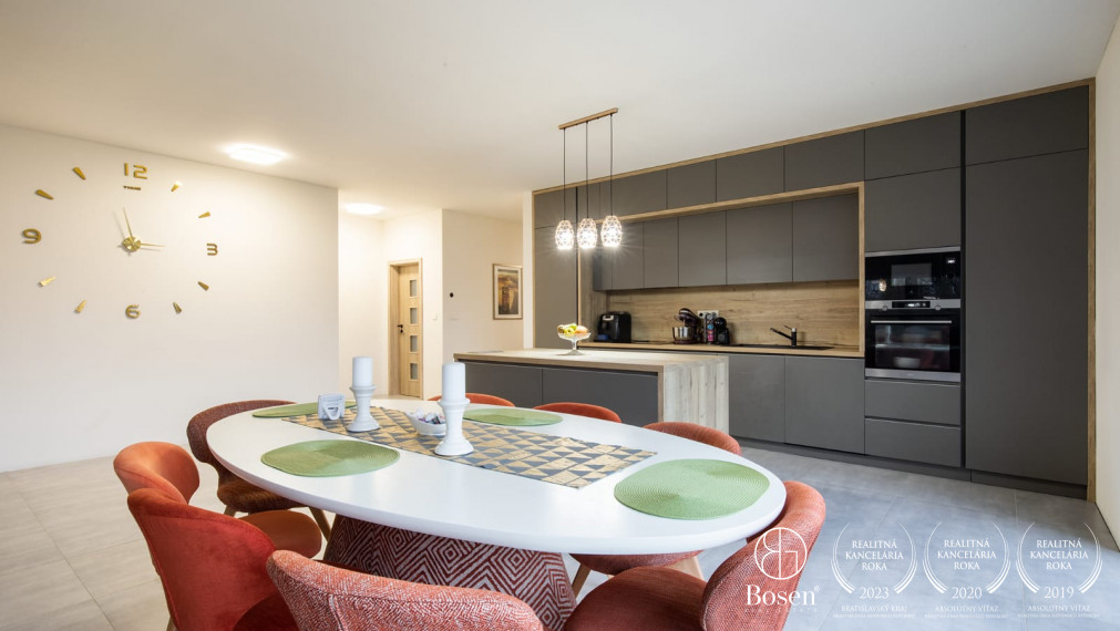 BOSEN | Rodinný dom pre náročných v tichu lesa - Dunajský Klátov