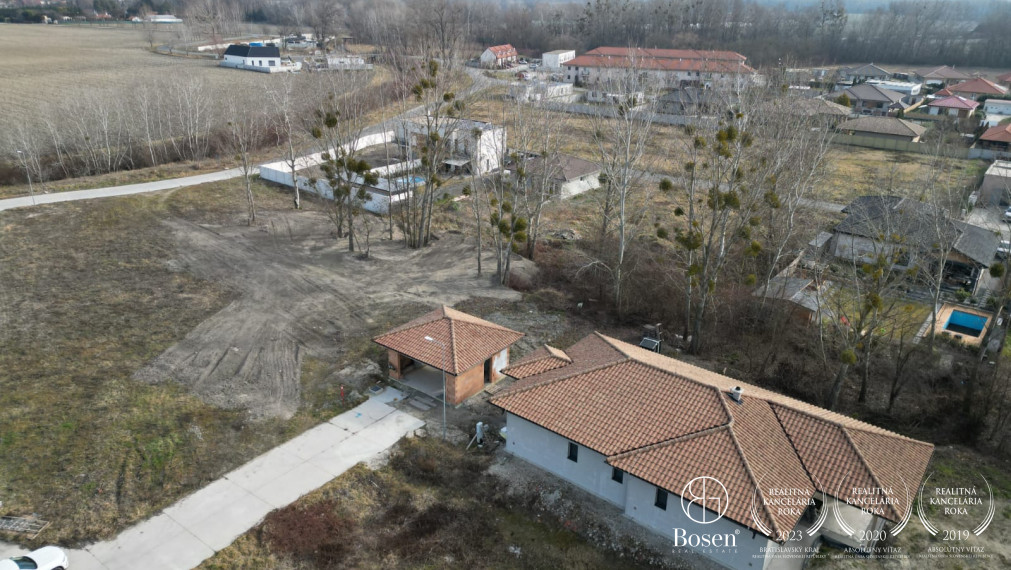 BOSEN | Rodinný dom pre náročných v tichu lesa - Dunajský Klátov