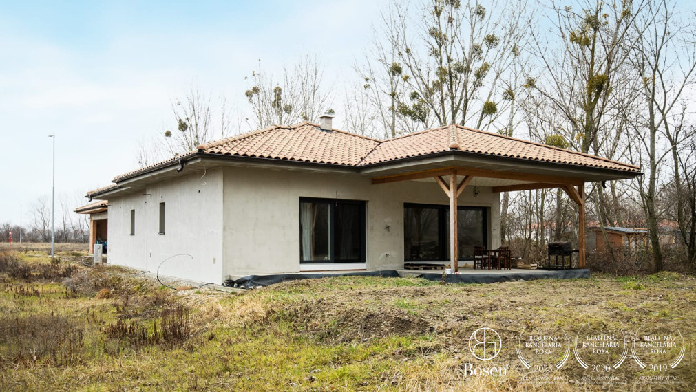 BOSEN | Rodinný dom pre náročných v tichu lesa - Dunajský Klátov