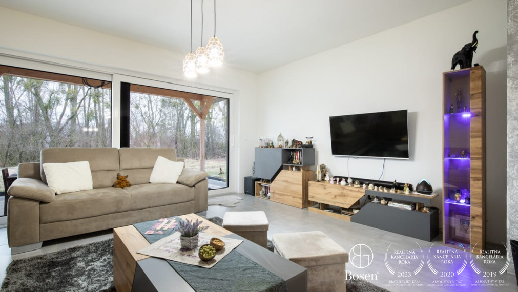 BOSEN | Rodinný dom pre náročných v tichu lesa - Dunajský Klátov