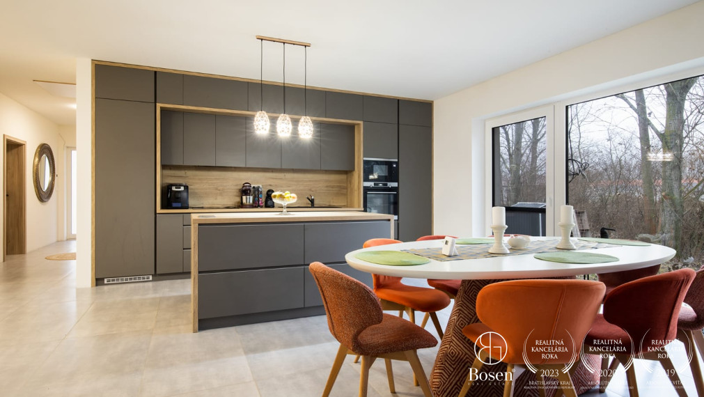 BOSEN | Rodinný dom pre náročných v tichu lesa - Dunajský Klátov