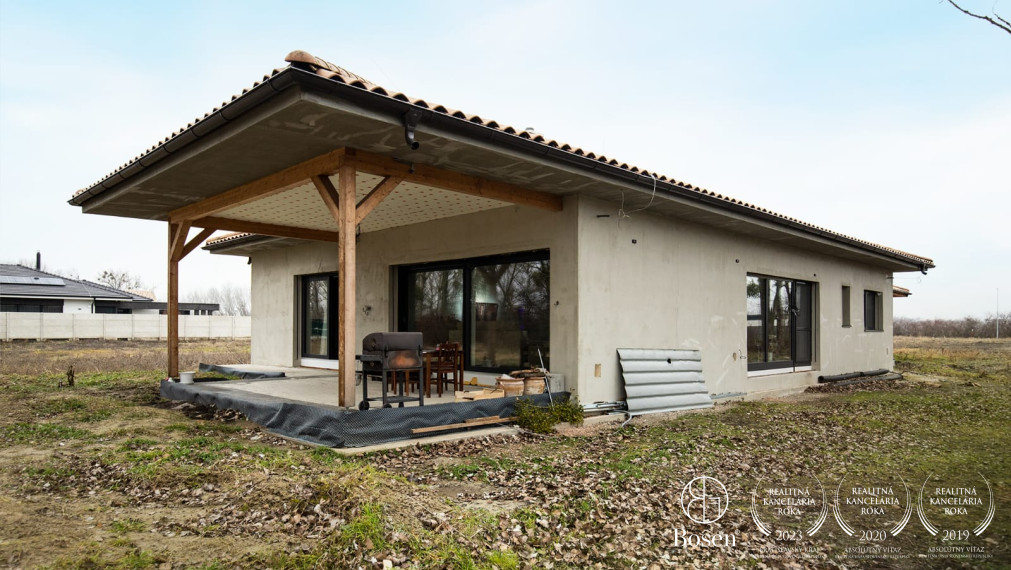 BOSEN | Rodinný dom pre náročných v tichu lesa - Dunajský Klátov