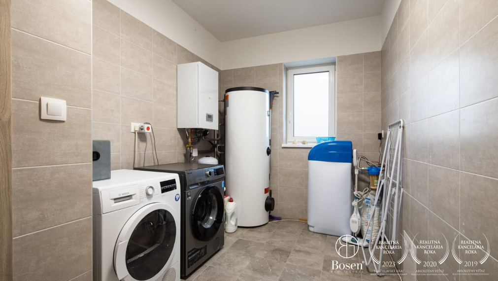 BOSEN | Rodinný dom pre náročných v tichu lesa - Dunajský Klátov