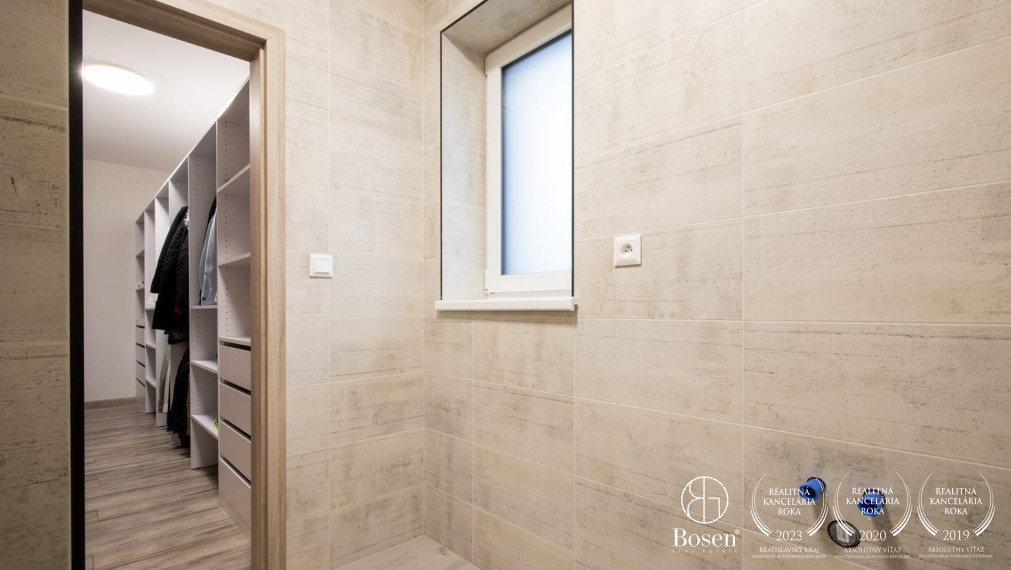 BOSEN | Rodinný dom pre náročných v tichu lesa - Dunajský Klátov