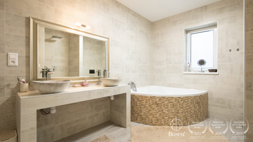 BOSEN | Rodinný dom pre náročných v tichu lesa - Dunajský Klátov