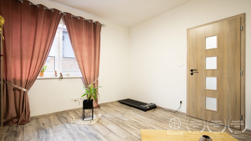 BOSEN | Rodinný dom pre náročných v tichu lesa - Dunajský Klátov