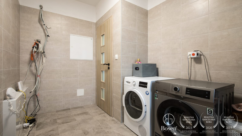 BOSEN | Rodinný dom pre náročných v tichu lesa - Dunajský Klátov