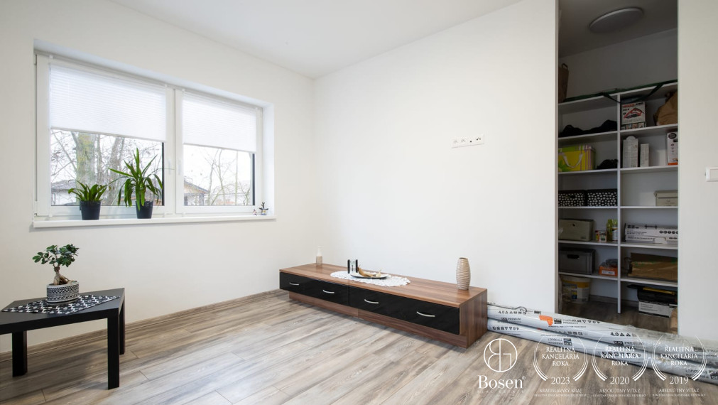 BOSEN | Rodinný dom pre náročných v tichu lesa - Dunajský Klátov