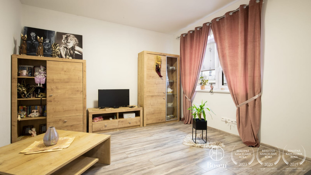 BOSEN | Rodinný dom pre náročných v tichu lesa - Dunajský Klátov