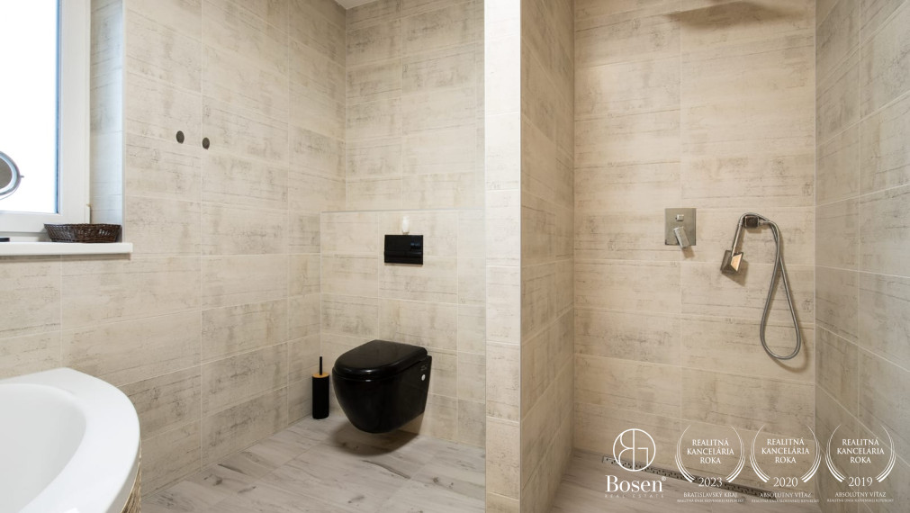 BOSEN | Rodinný dom pre náročných v tichu lesa - Dunajský Klátov