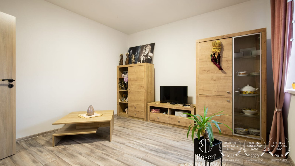 BOSEN | Rodinný dom pre náročných v tichu lesa - Dunajský Klátov