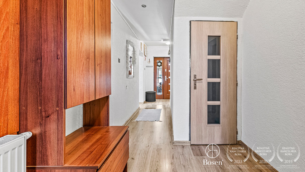 BOSEN | Rodinný dom s dvoma bytovými jednotkami REZERVOVANÉ