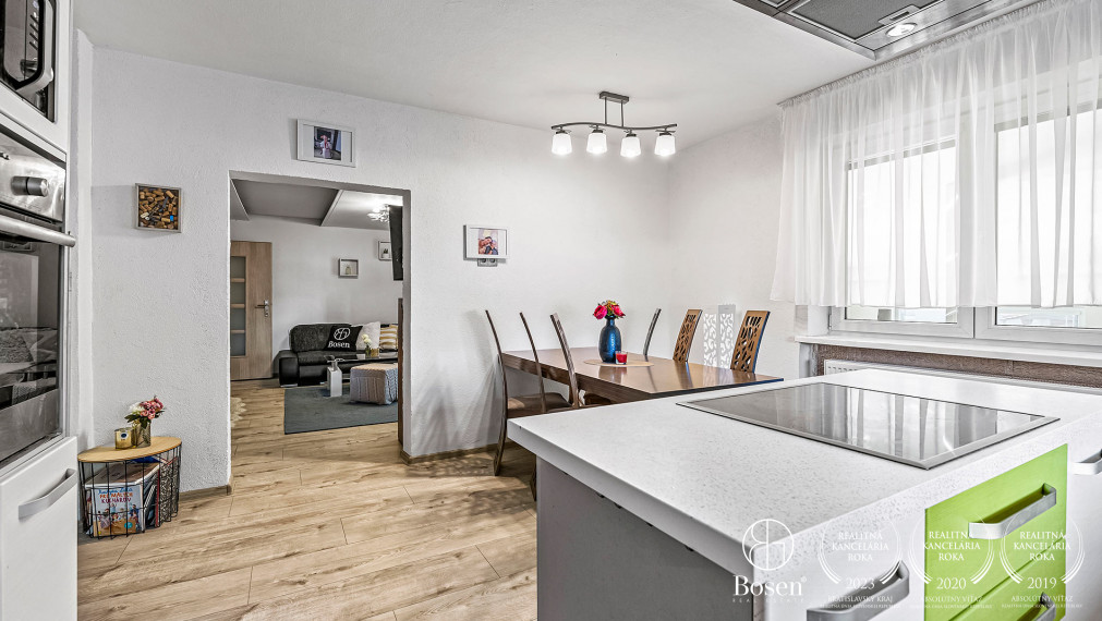 BOSEN | Rodinný dom s dvoma bytovými jednotkami REZERVOVANÉ