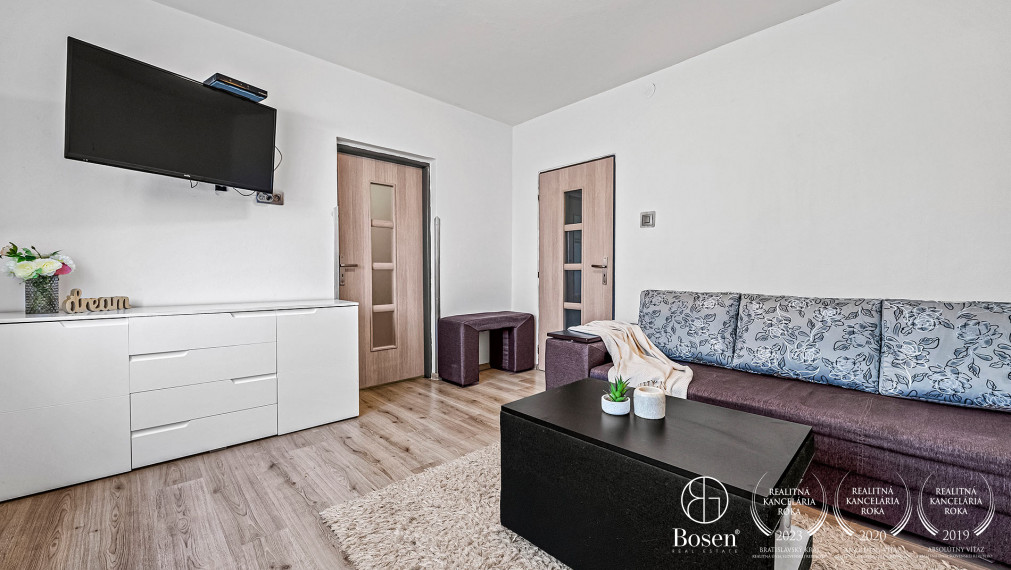 BOSEN | Rodinný dom s dvoma bytovými jednotkami REZERVOVANÉ