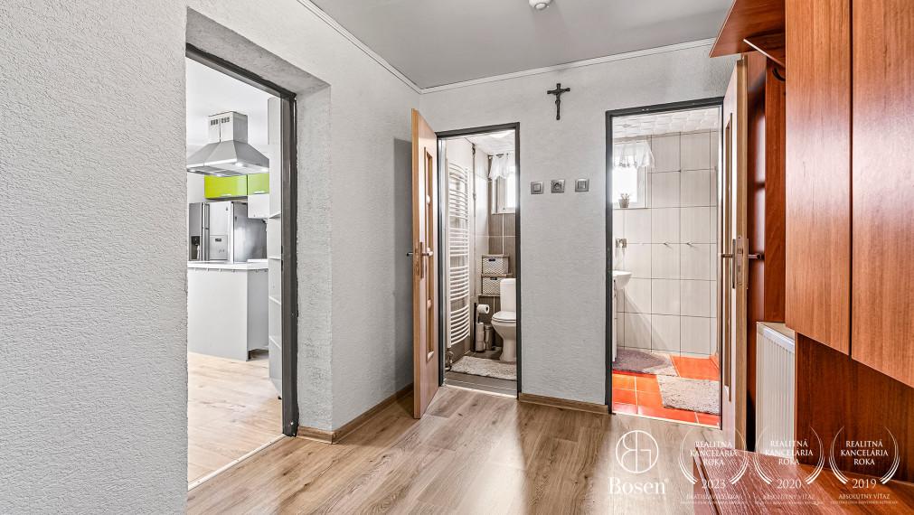 BOSEN | Rodinný dom s dvoma bytovými jednotkami REZERVOVANÉ