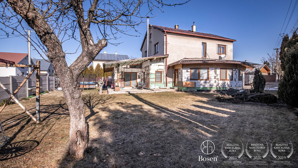 BOSEN | Rodinný dom s dvoma bytovými jednotkami REZERVOVANÉ