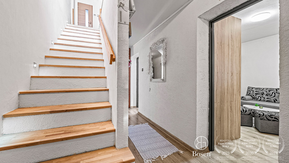 BOSEN | Rodinný dom s dvoma bytovými jednotkami REZERVOVANÉ