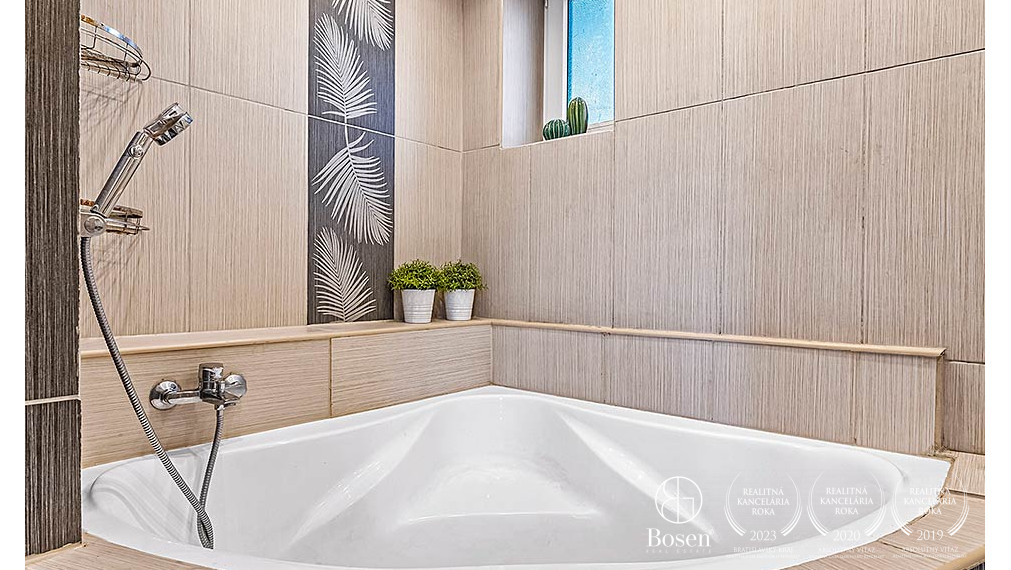 BOSEN | Rodinný dom s dvoma bytovými jednotkami REZERVOVANÉ