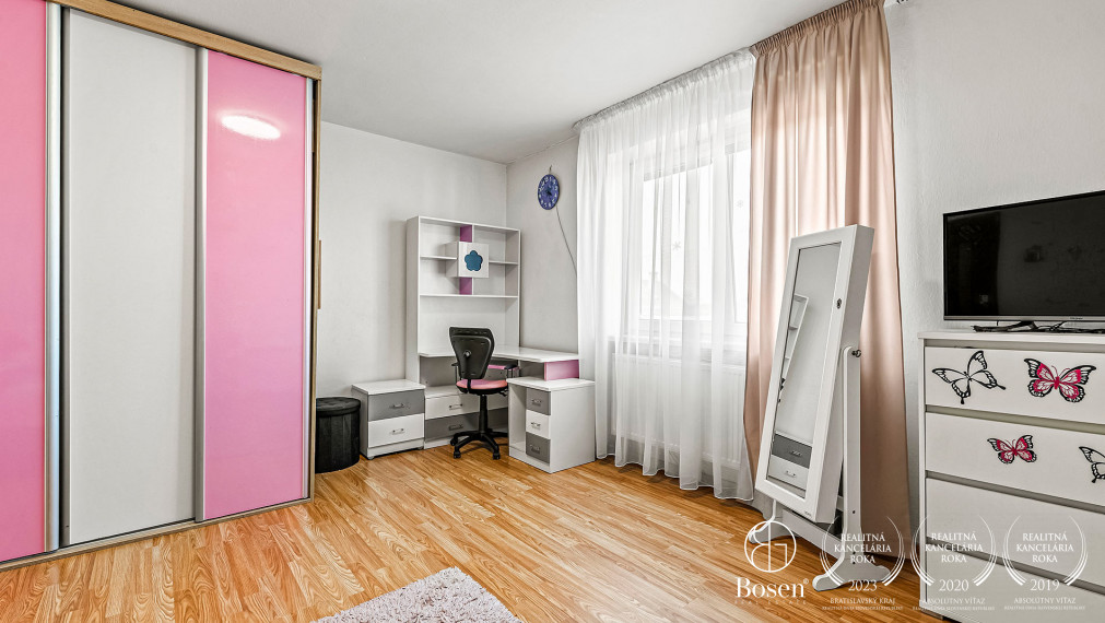 BOSEN | Rodinný dom s dvoma bytovými jednotkami REZERVOVANÉ