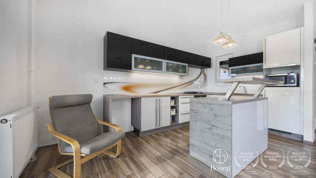 REZERVOVANÉ ! BOSEN | 5 izbový rodinný dom s bazénom a veľkým pozemkom