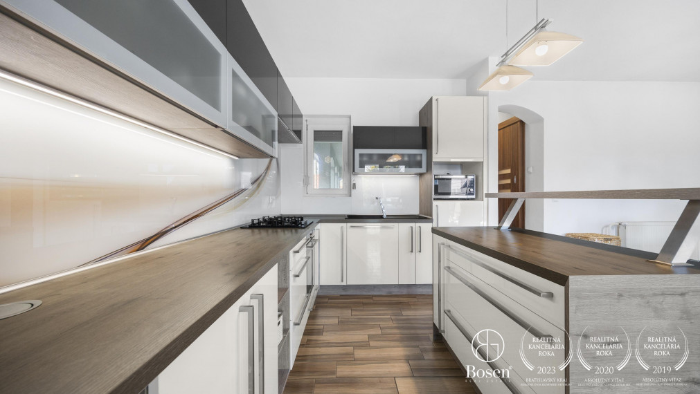 REZERVOVANÉ ! BOSEN | 5 izbový rodinný dom s bazénom a veľkým pozemkom