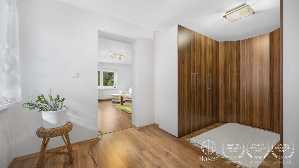 REZERVOVANÉ ! BOSEN | 5 izbový rodinný dom s bazénom a veľkým pozemkom