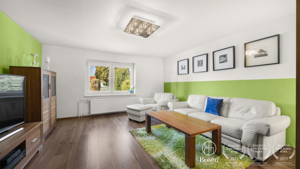 REZERVOVANÉ ! BOSEN | 5 izbový rodinný dom s bazénom a veľkým pozemkom