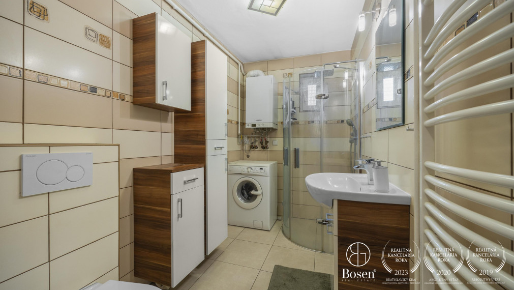 REZERVOVANÉ ! BOSEN | 5 izbový rodinný dom s bazénom a veľkým pozemkom