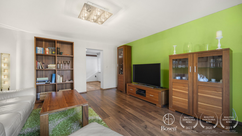 REZERVOVANÉ ! BOSEN | 5 izbový rodinný dom s bazénom a veľkým pozemkom