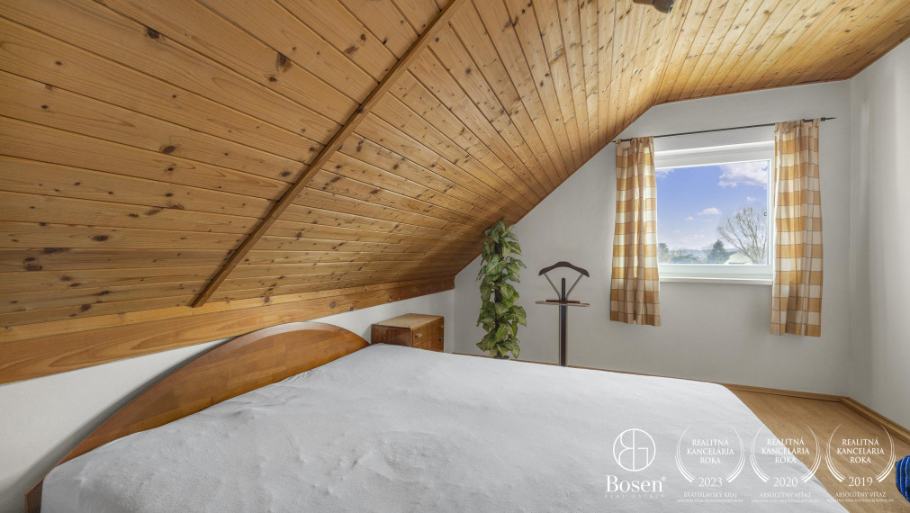 REZERVOVANÉ ! BOSEN | 5 izbový rodinný dom s bazénom a veľkým pozemkom