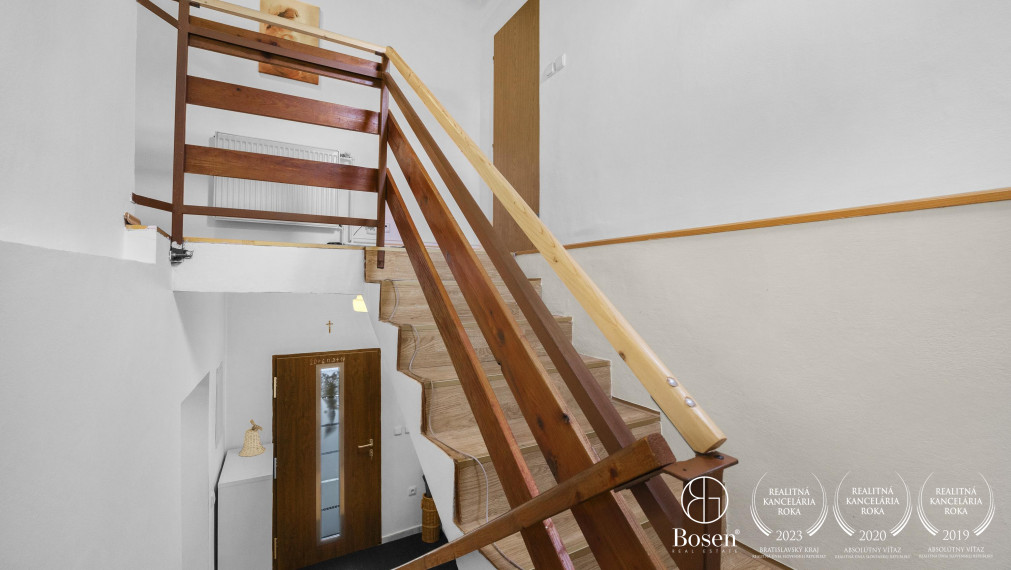 REZERVOVANÉ ! BOSEN | 5 izbový rodinný dom s bazénom a veľkým pozemkom