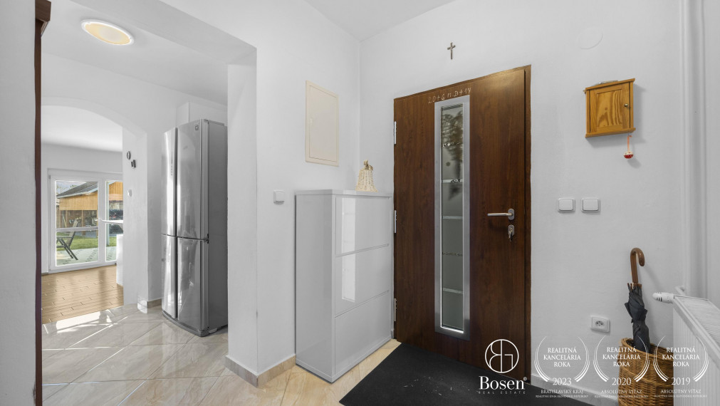 REZERVOVANÉ ! BOSEN | 5 izbový rodinný dom s bazénom a veľkým pozemkom