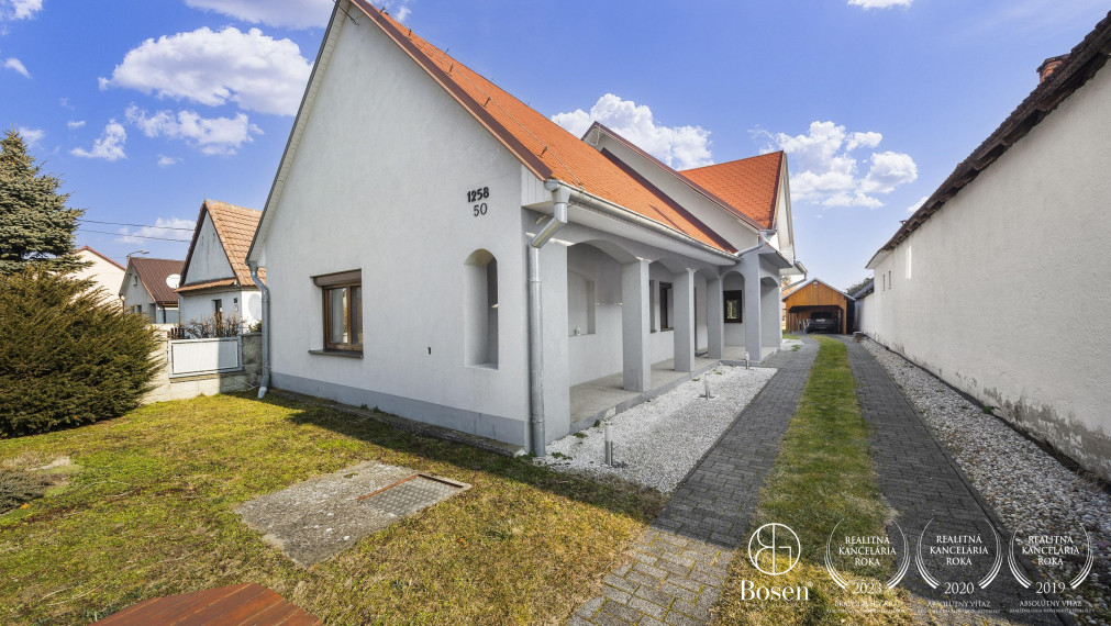 REZERVOVANÉ ! BOSEN | 5 izbový rodinný dom s bazénom a veľkým pozemkom