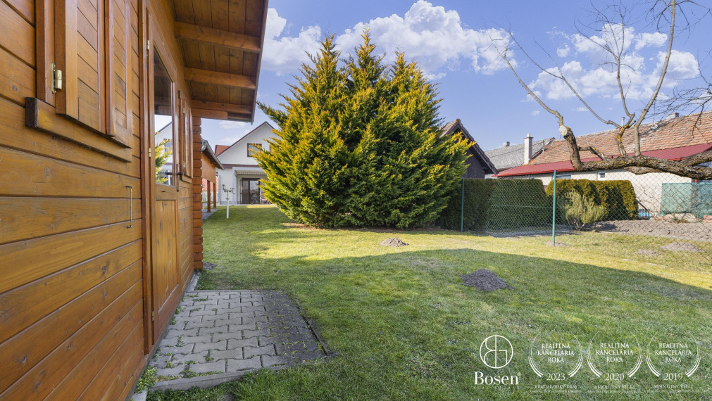 REZERVOVANÉ ! BOSEN | 5 izbový rodinný dom s bazénom a veľkým pozemkom