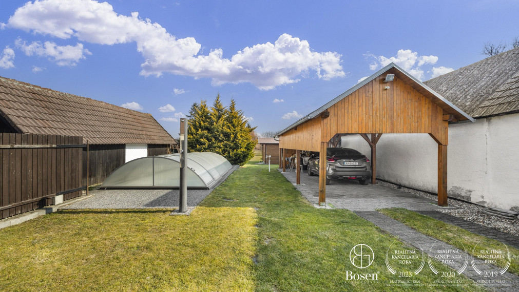 REZERVOVANÉ ! BOSEN | 5 izbový rodinný dom s bazénom a veľkým pozemkom