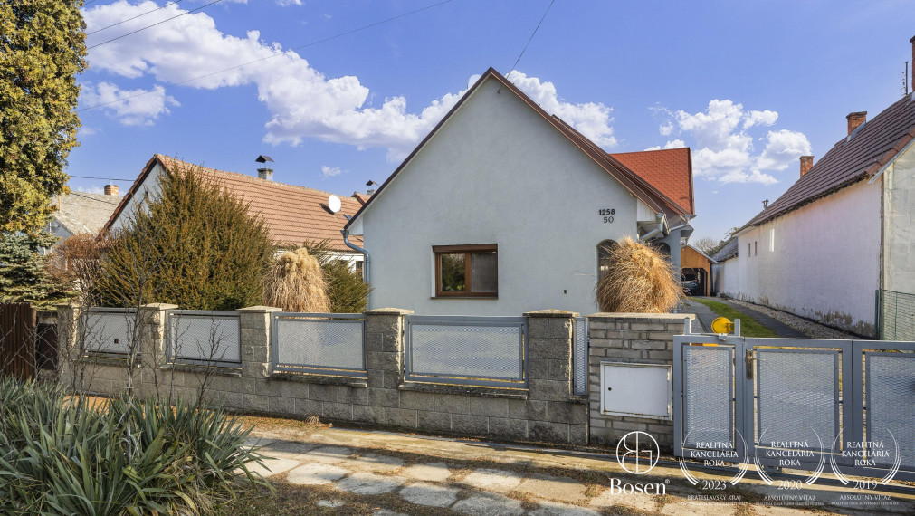 REZERVOVANÉ ! BOSEN | 5 izbový rodinný dom s bazénom a veľkým pozemkom