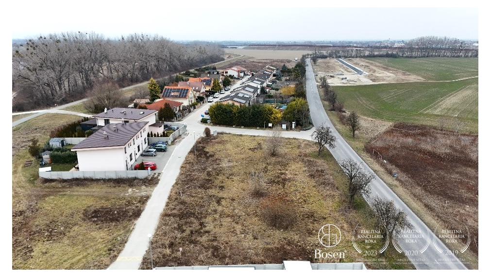 BOSEN | Stavebný pozemok vo výbornej lokalite, 690 m2, Kalinkovo